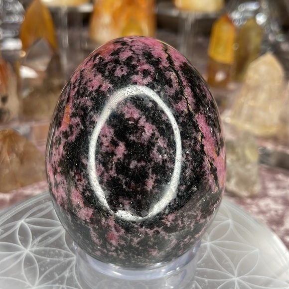Rhodonite Egg - Picture 2 of 4
